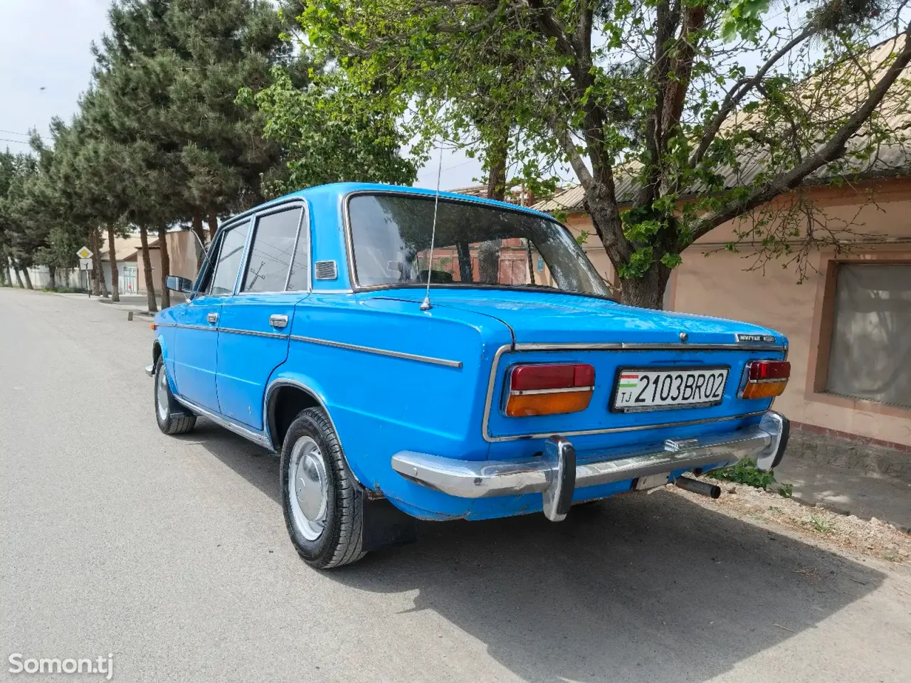 Lada (ВАЗ) 2103 1950 · 1.6 MT