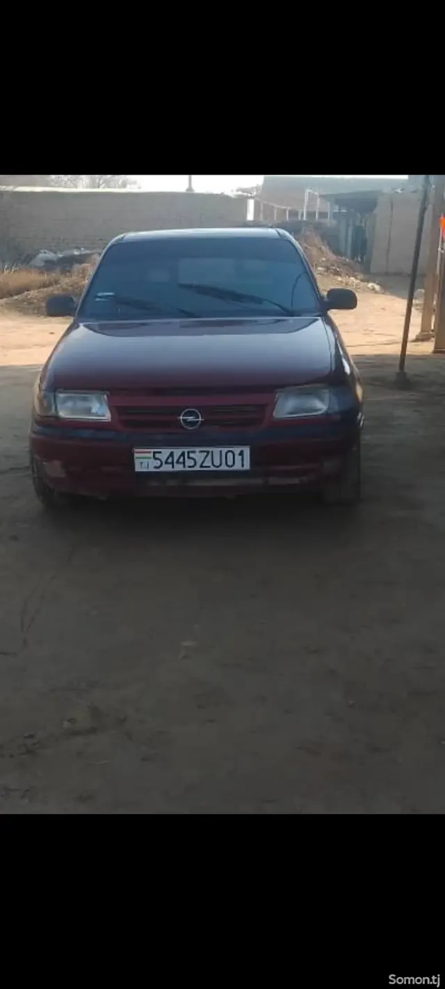 Opel Astra F 1993 · 1.6 MT