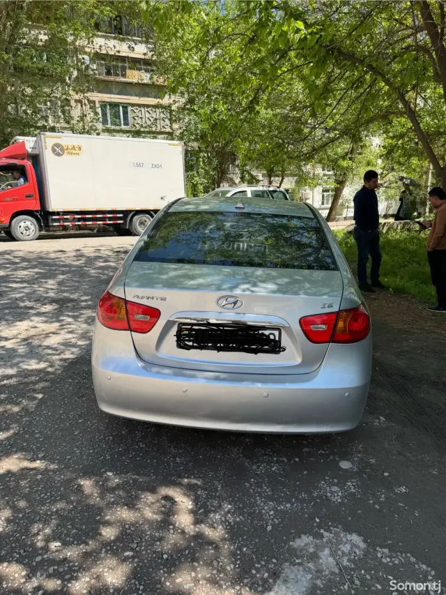 Hyundai Avante 2009 · 1.6 AT