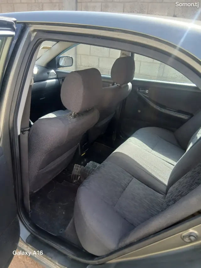 Toyota Corolla 2003 · 1.6 MT