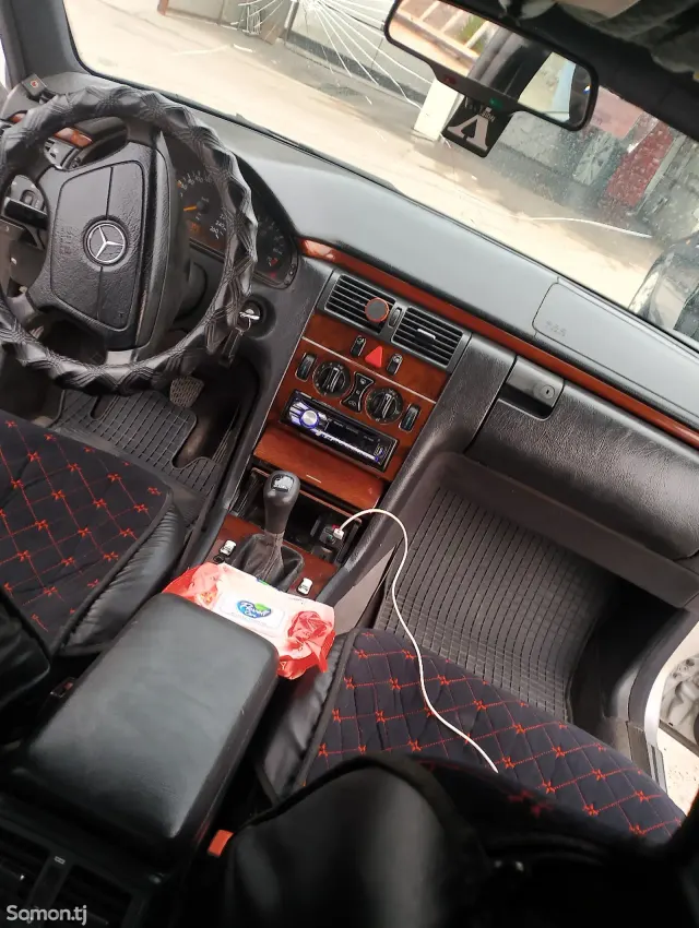 Mercedes-Benz E class 1996 · 2.0 MT