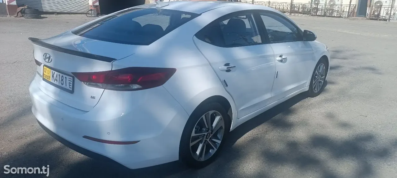 Hyundai Avante 2017 · 1.6 AT