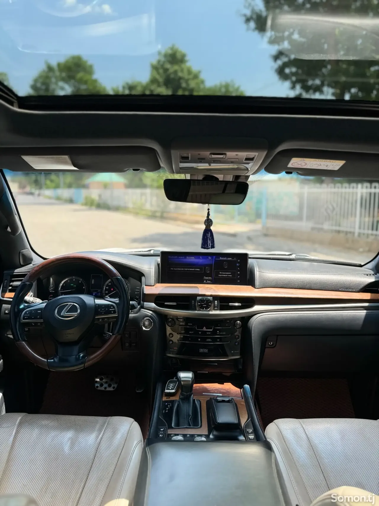 Lexus LX series 2018 · 5.7 AT