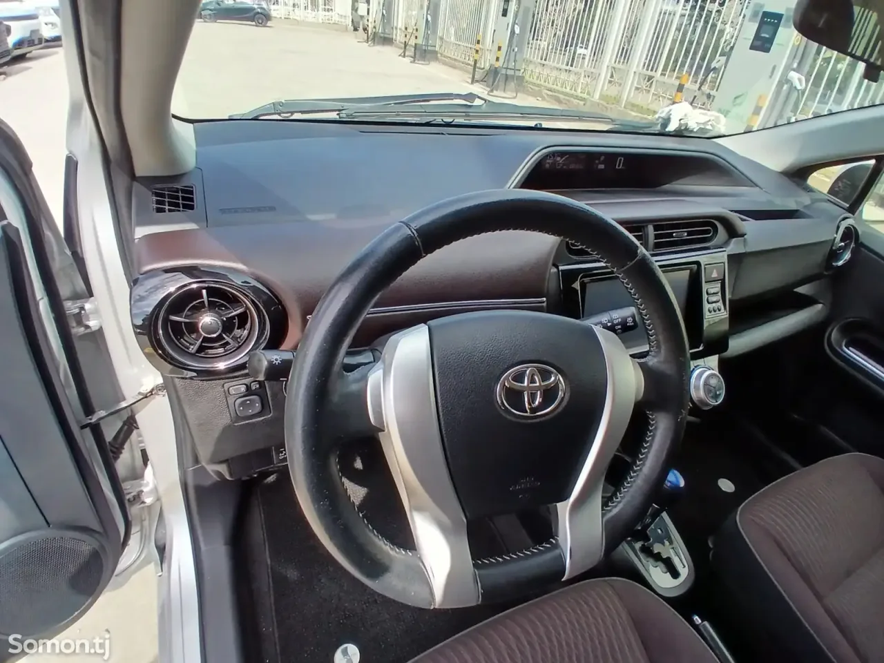 Toyota Aqua 2015 · 1.5 AT