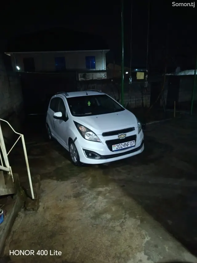 Chevrolet Spark 2015 · 1.1 AT