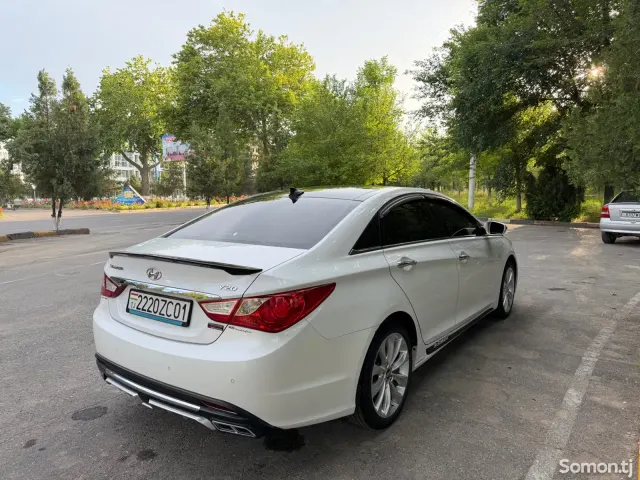 Hyundai Sonata 2011 · 2.0 AT