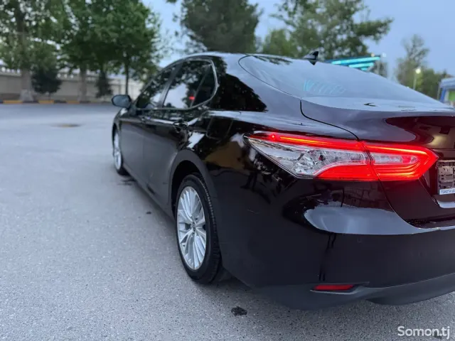 Toyota Camry 2020 · 2.0 AT
