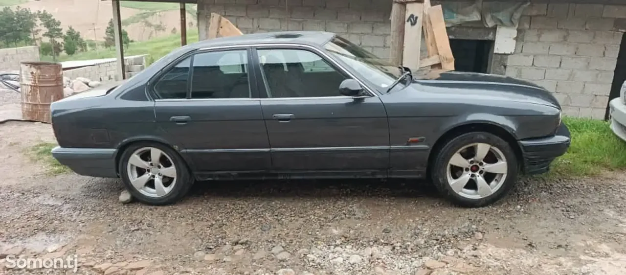 BMW 5 series 1990 · 2.8 MT