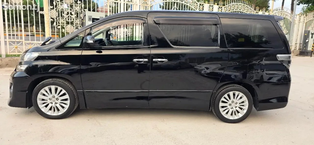 Toyota Vellfire 2014 · 2.4 AT