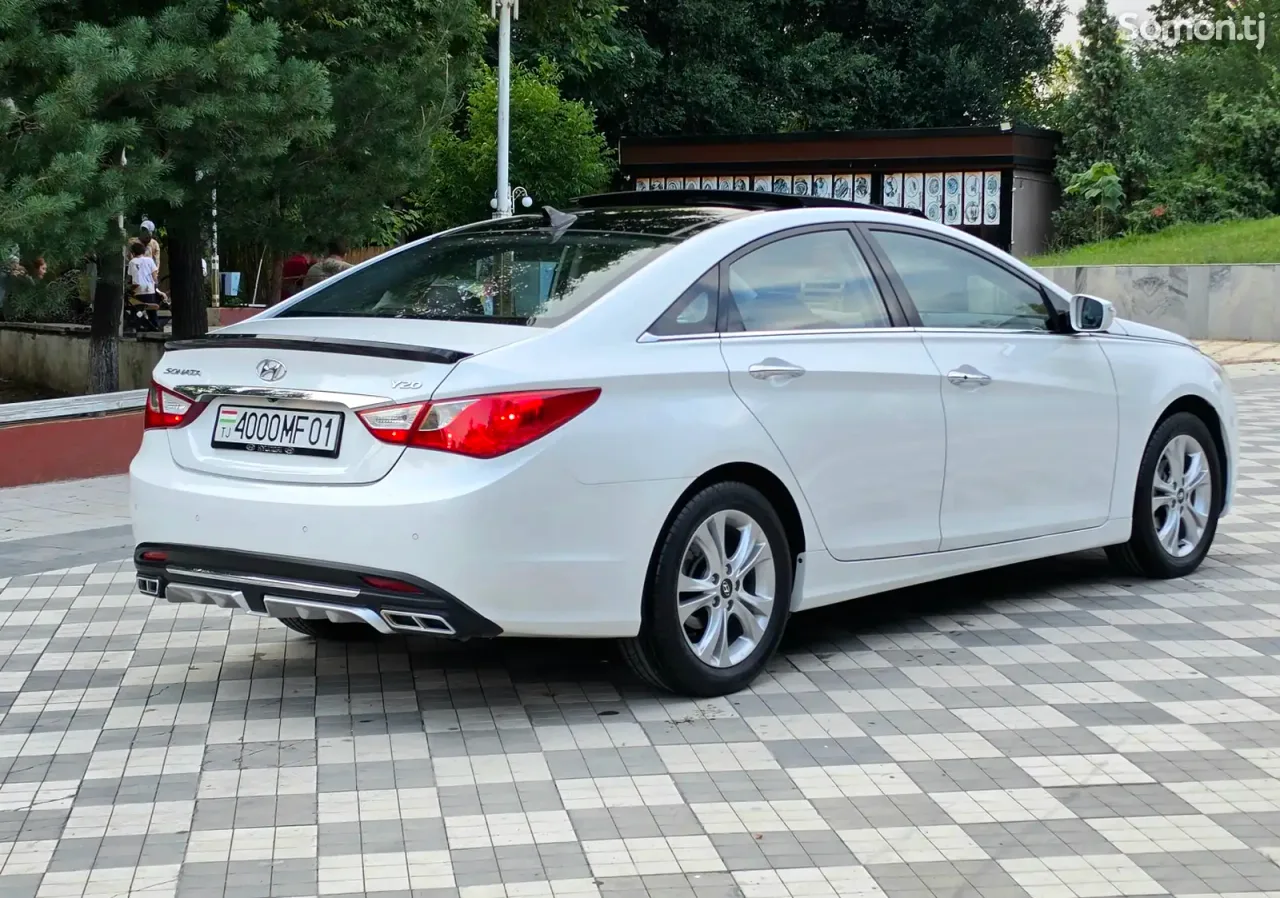 Hyundai Sonata 2011 · 2.0 AT