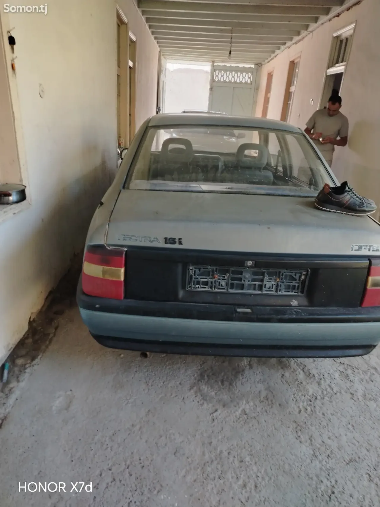 Opel Vectra A 1990 · 1.6 MT