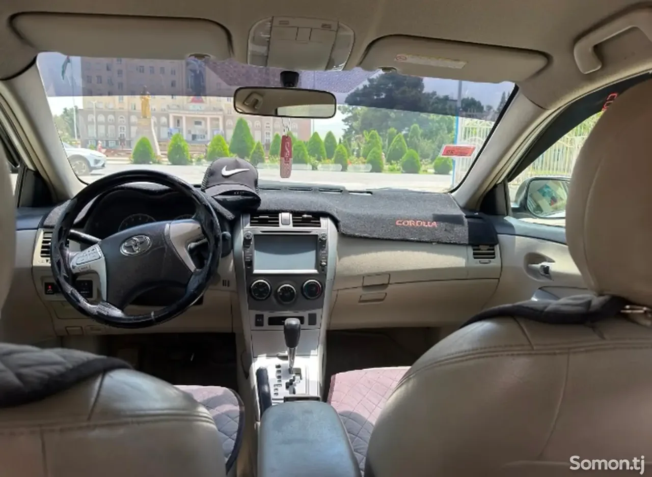 Toyota Corolla 2013 · 1.8 AT