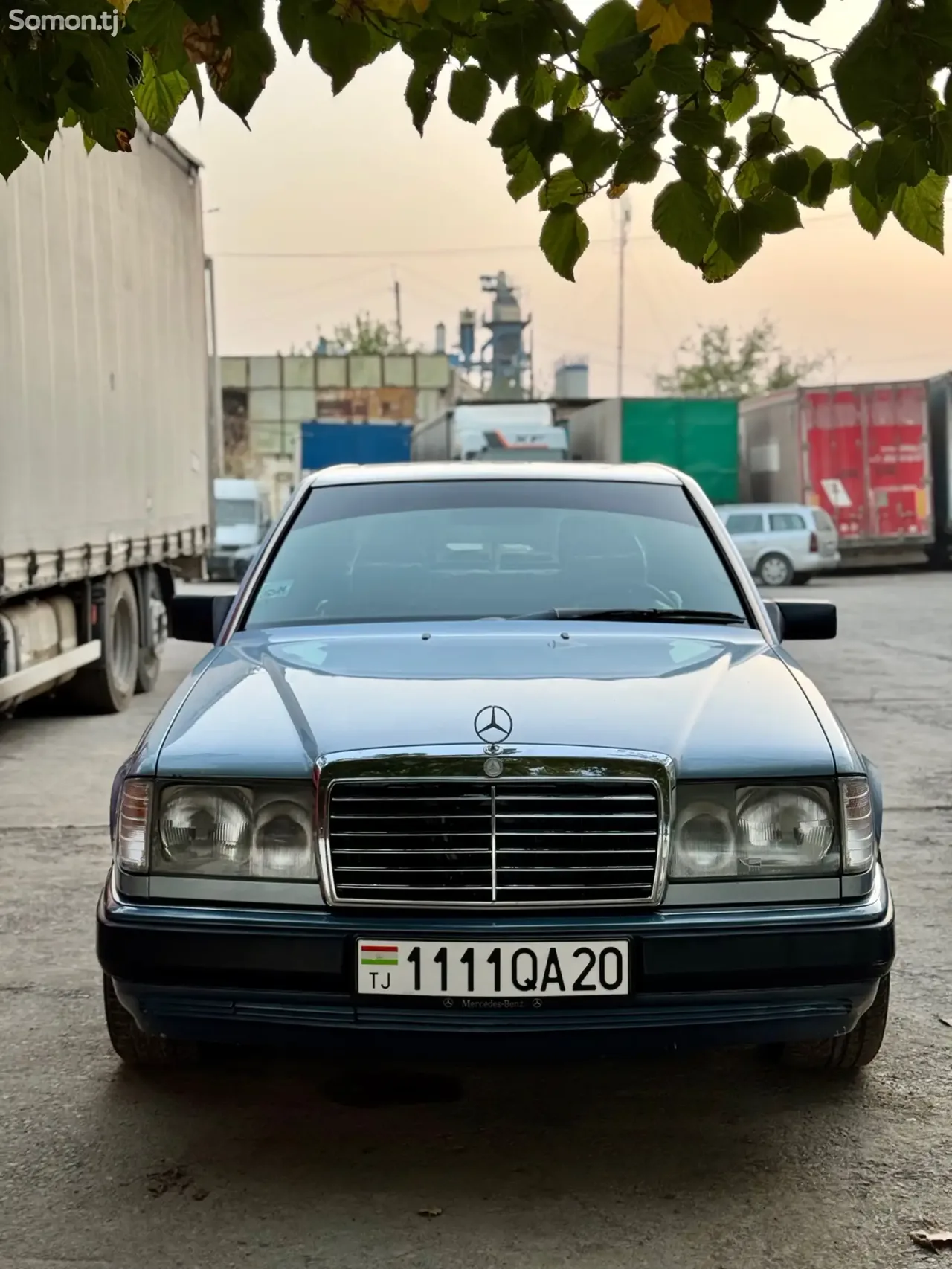 Mercedes-Benz W124 1994 · 3.2 AT