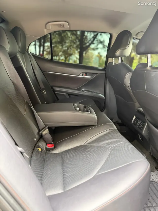 Toyota Camry 2019 · 2.5 AT
