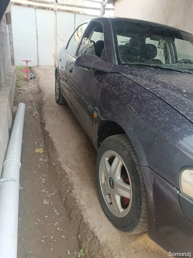 Opel Vectra B 1998 · 1.6 MT