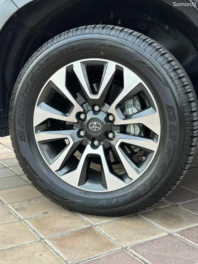 Toyota Land Cruiser Prado 2024 · 4.0 AT