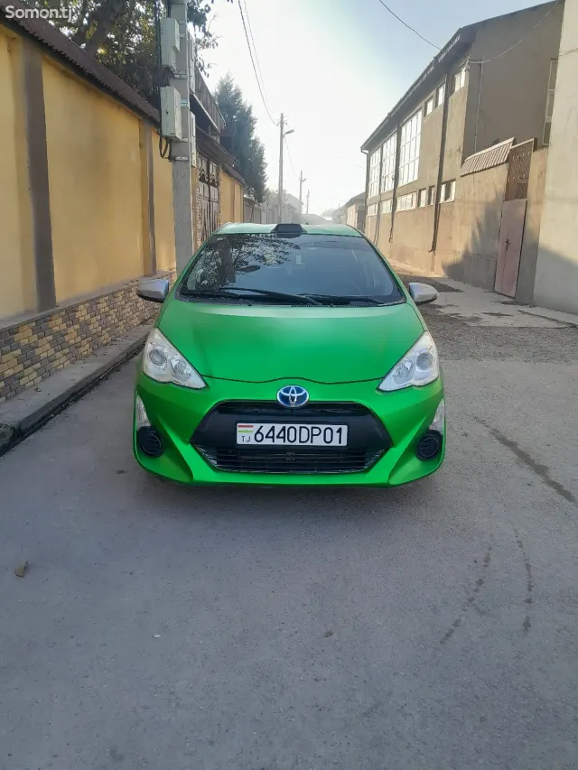 Toyota Aqua 2015 · 1.5 AT