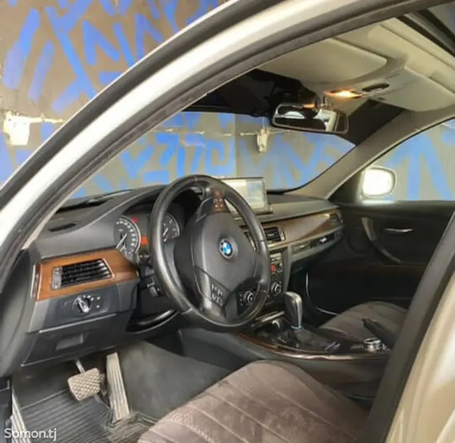 BMW 3 series 2010 · 2.0 AT