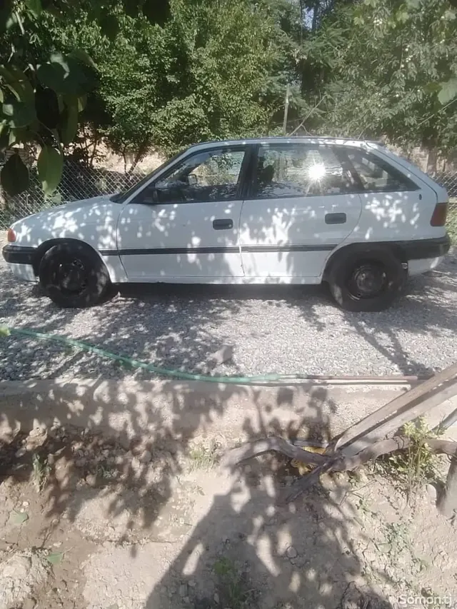Opel Astra F 1992 · 1.6 MT