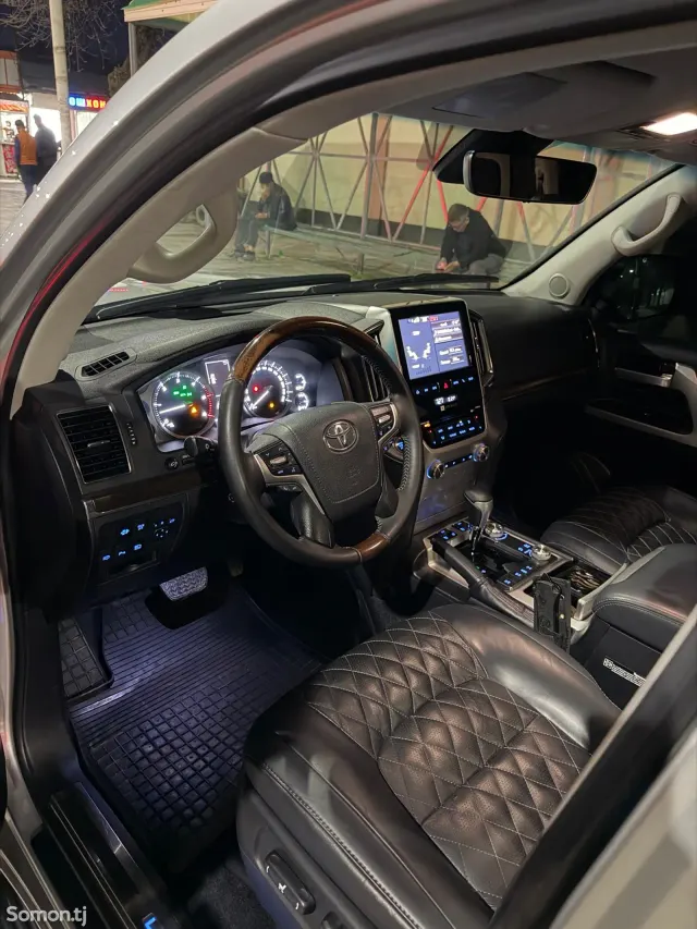 Toyota Land Cruiser 2018 · 4.7 AT
