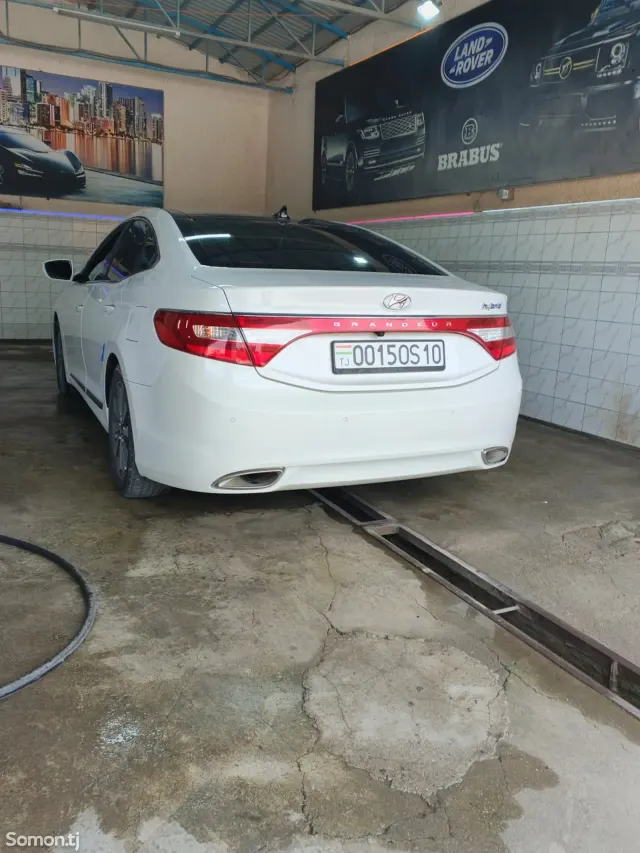 Hyundai Grandeur 2014 · 2.4 AT