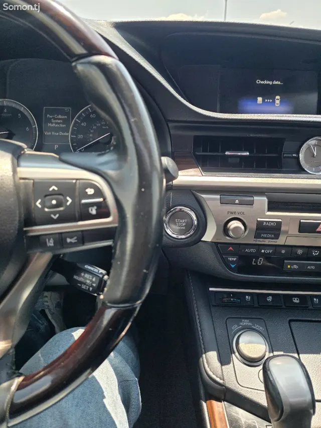 Lexus ES series 2016 · 3.5 AT