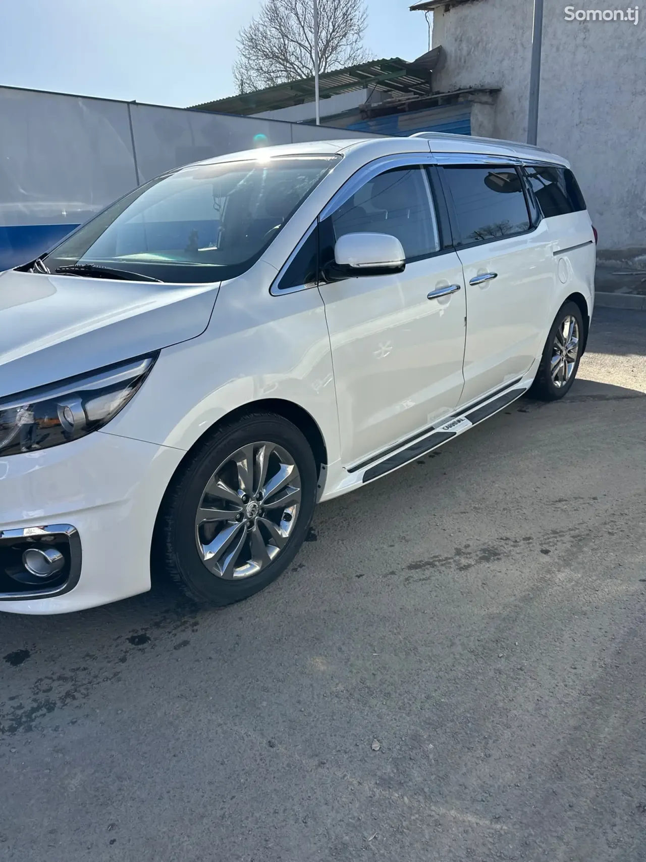 Kia Carnival 2017 · 2.2 AT