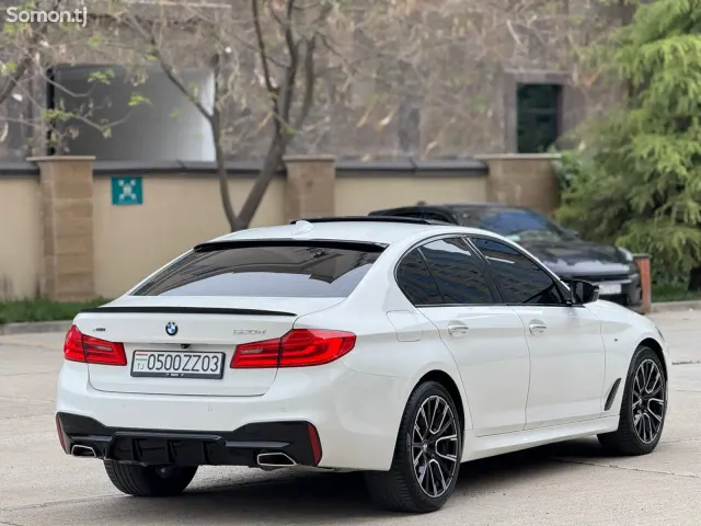 BMW 5 series 2017 · AT