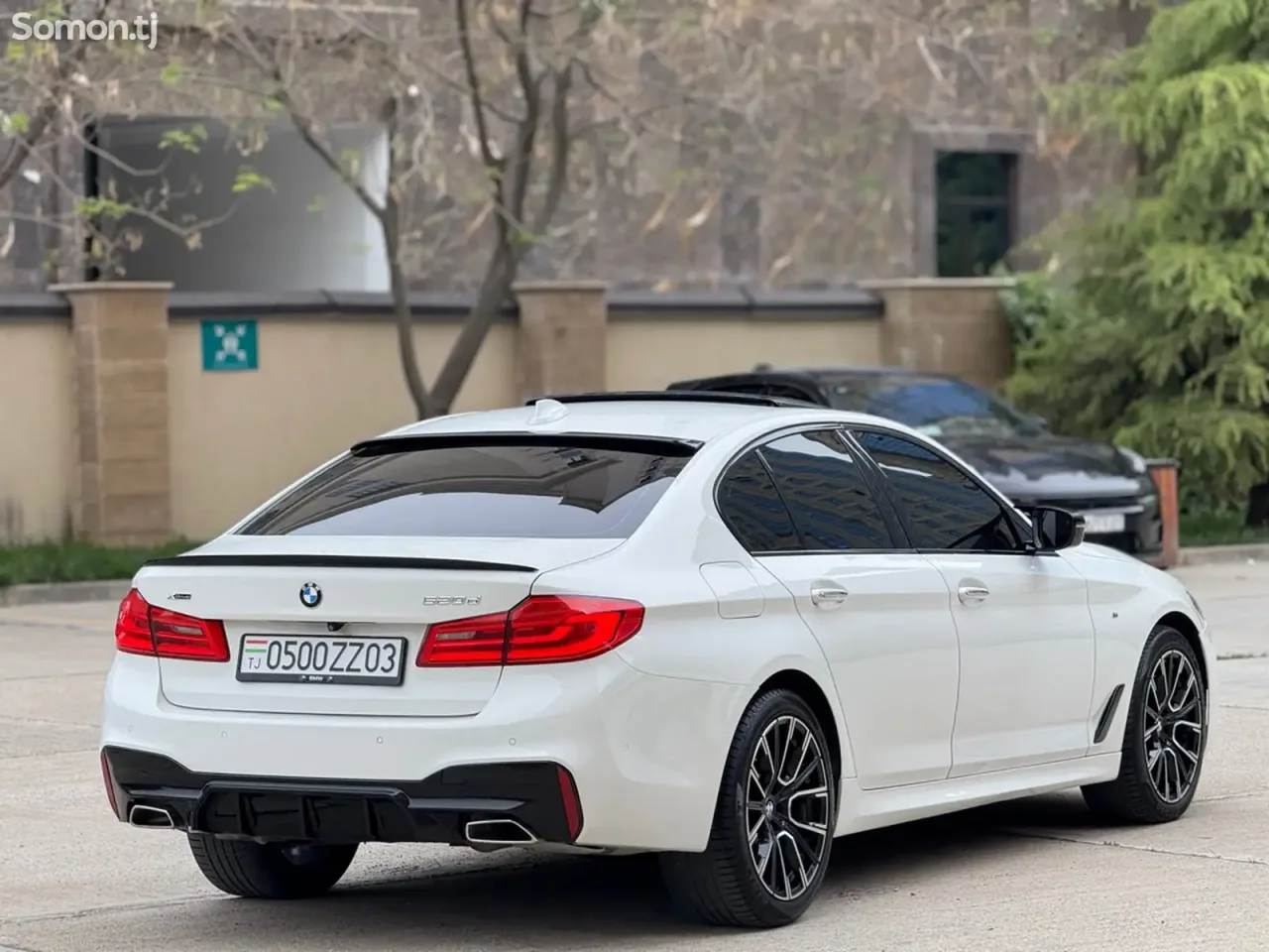BMW 5 series 2017 · AT