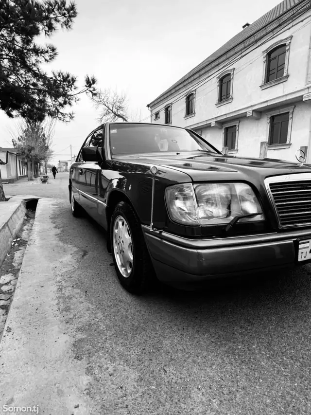Mercedes-Benz W124 1994 · 2.0 AT