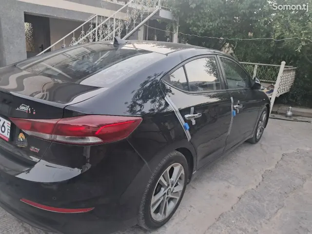 Hyundai Avante 2015 · 1.6 AT