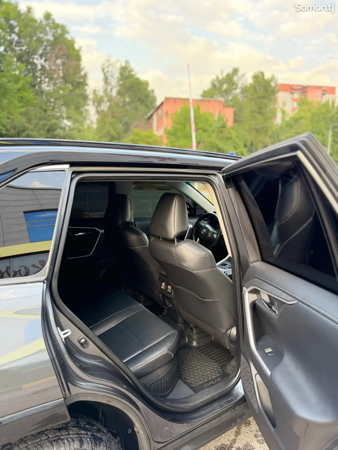 Toyota RAV 4 2020 · 2.5 AT