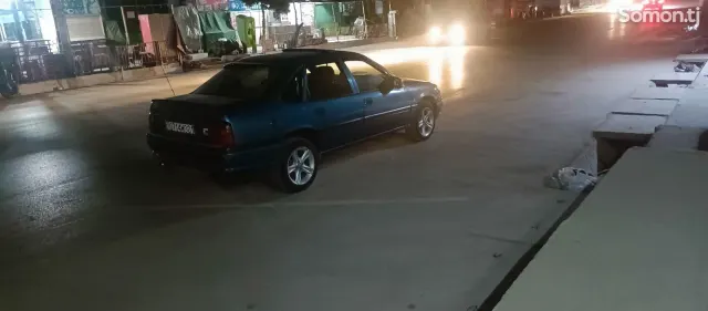 Opel Vectra A 1993 · 1.6 MT
