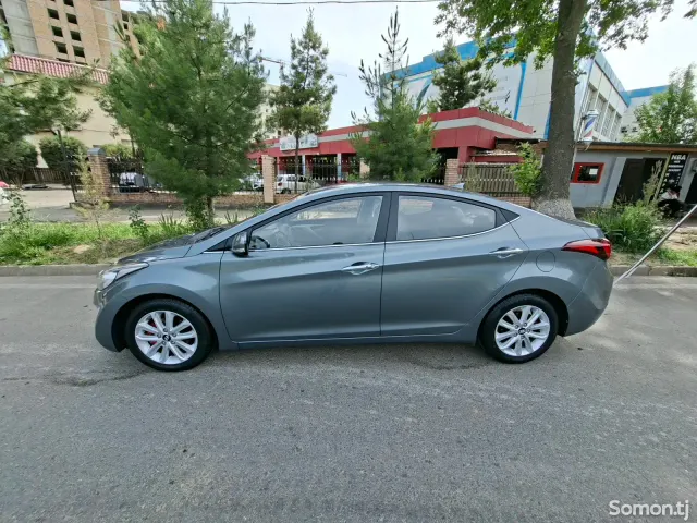 Hyundai Avante 2015 · 1.6 AT