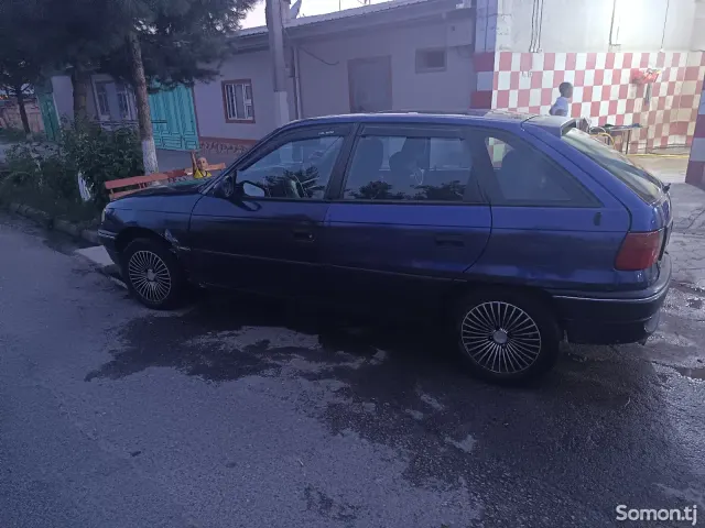 Opel Astra F 1995 · 1.6 MT