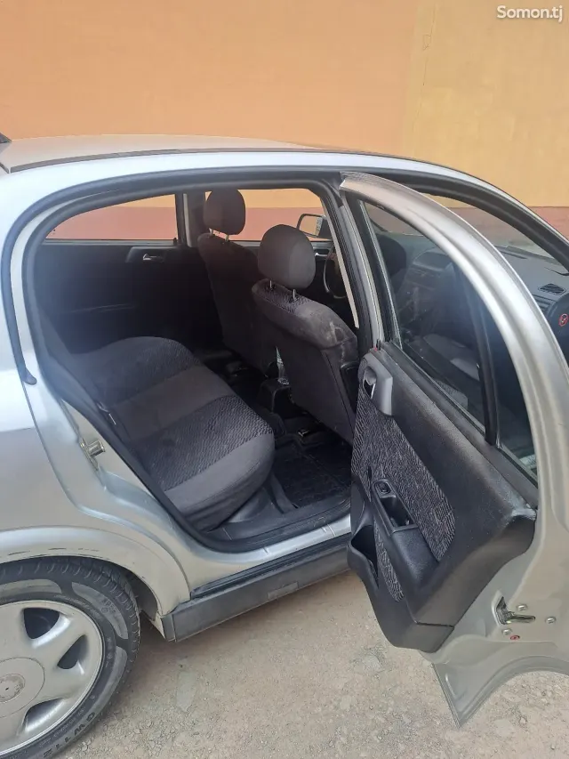 Opel Astra G 1998 · 1.6 MT