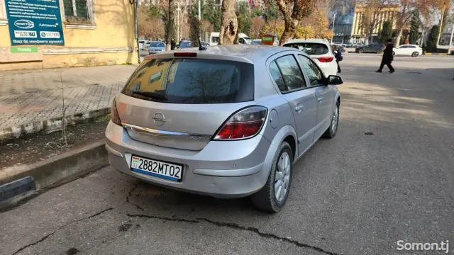 Opel Astra H 2009 · 1.7 MT