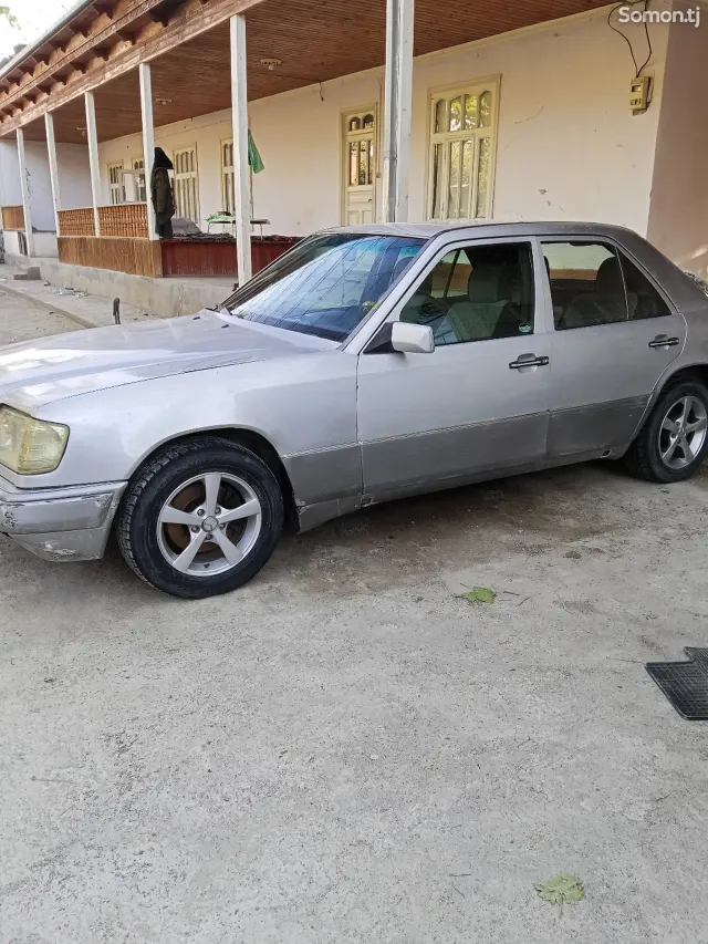 Mercedes-Benz W124 1993 · 1.6 MT
