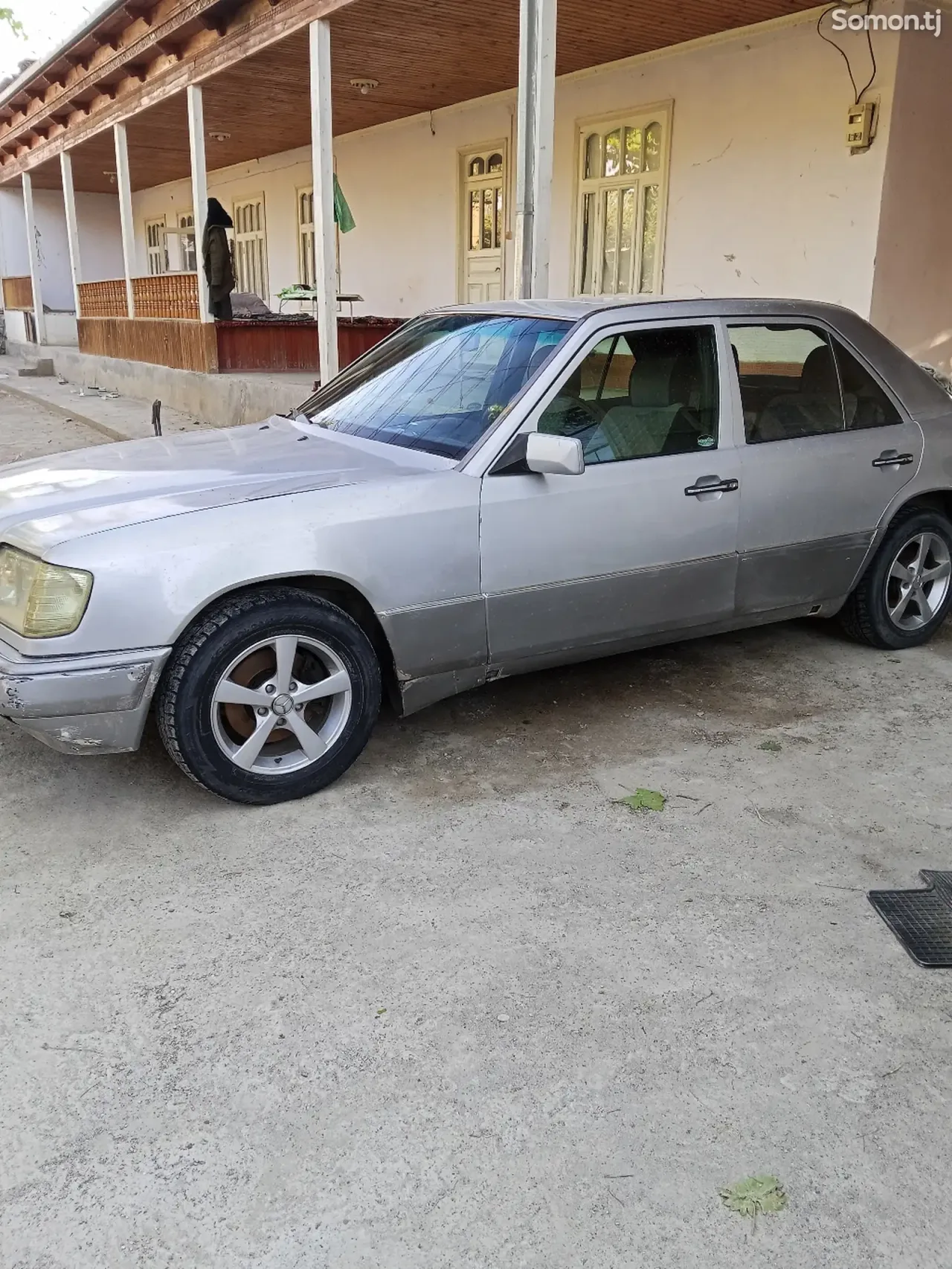 Mercedes-Benz W124 1993 · 1.6 MT