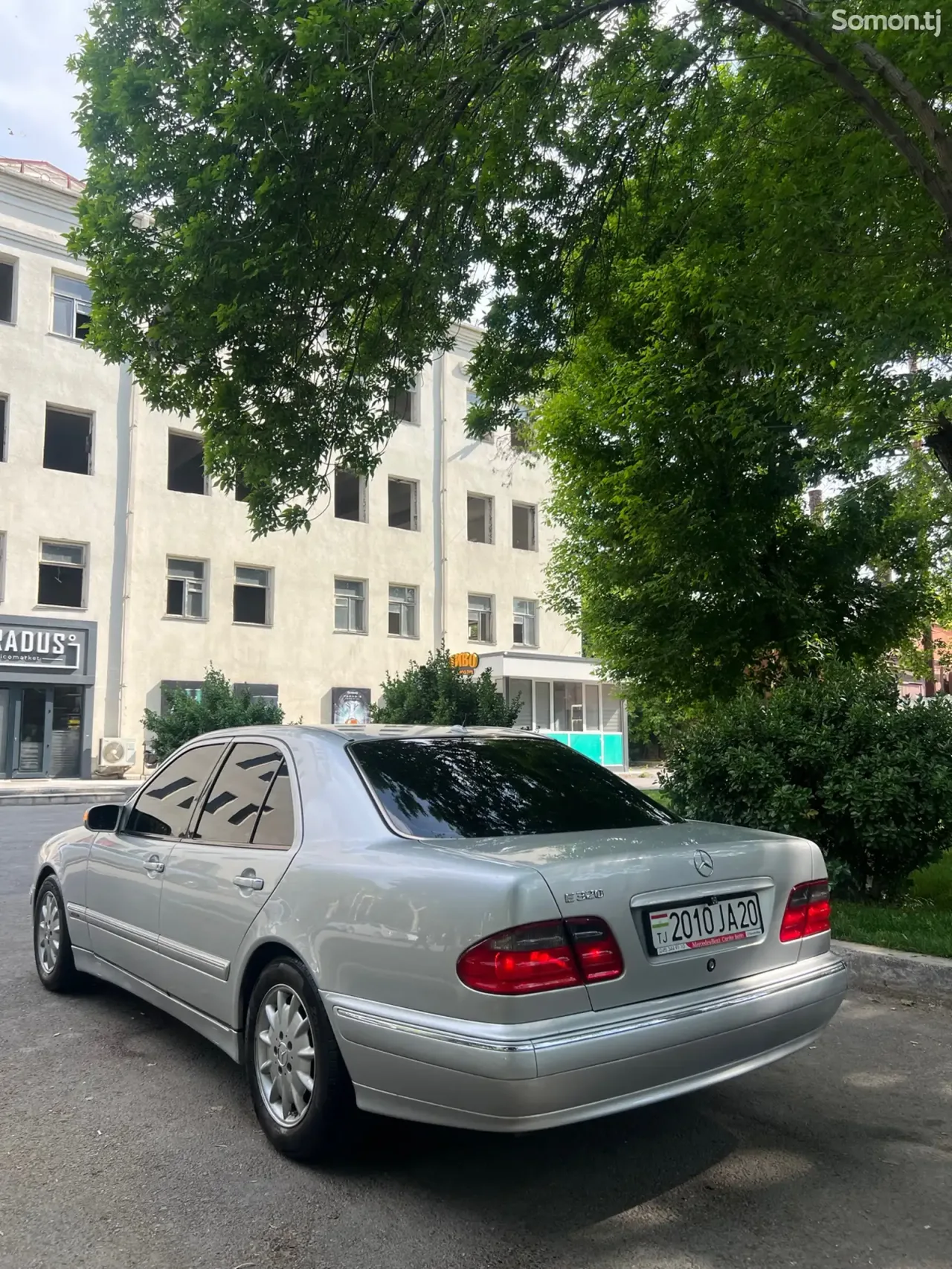 Mercedes-Benz E class 2000 · 2.0 AT