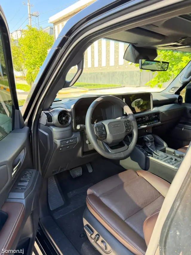 Toyota Land Cruiser Prado 2025 · 2.5 AT