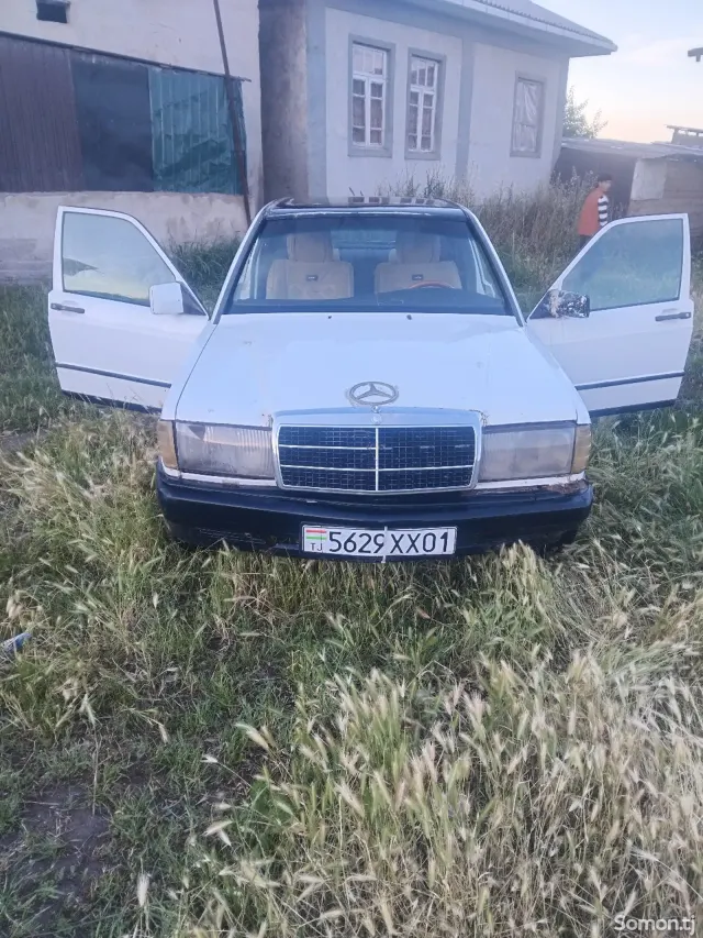 Mercedes-Benz W201 1985 · 2.0 AT