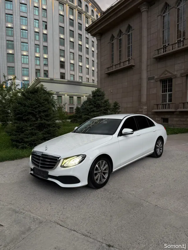 Mercedes-Benz E class 2018 · 2.2 AT
