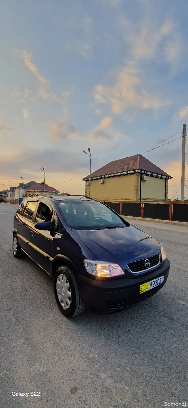 Opel Zafira 2000 · 1.6 MT