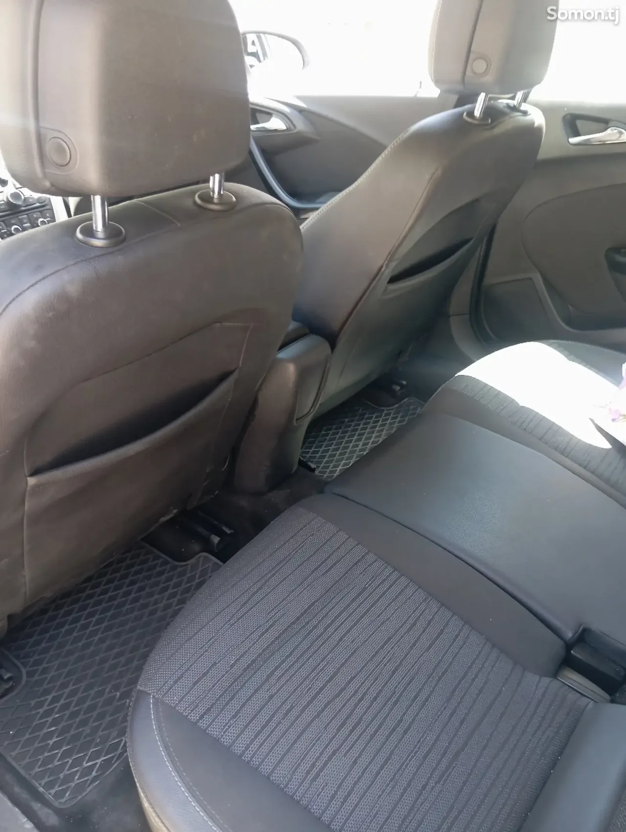 Opel Astra J 2015 · 1.4 MT