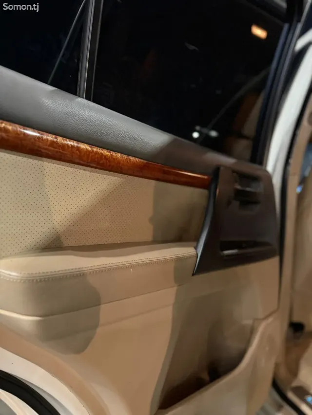Toyota Land Cruiser 2014 · 4.6 AT