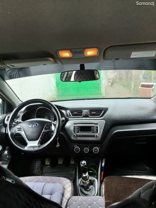 Kia Rio 2017 · 1.4 MT