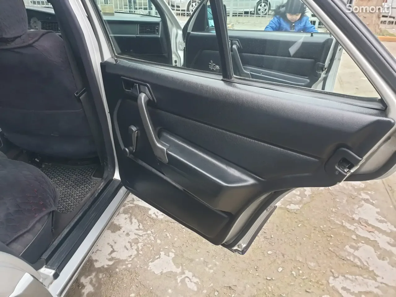 Mercedes-Benz W201 1991 · 2.0 MT