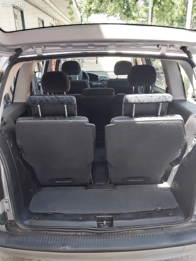 Opel Zafira 2002 · 1.8 MT