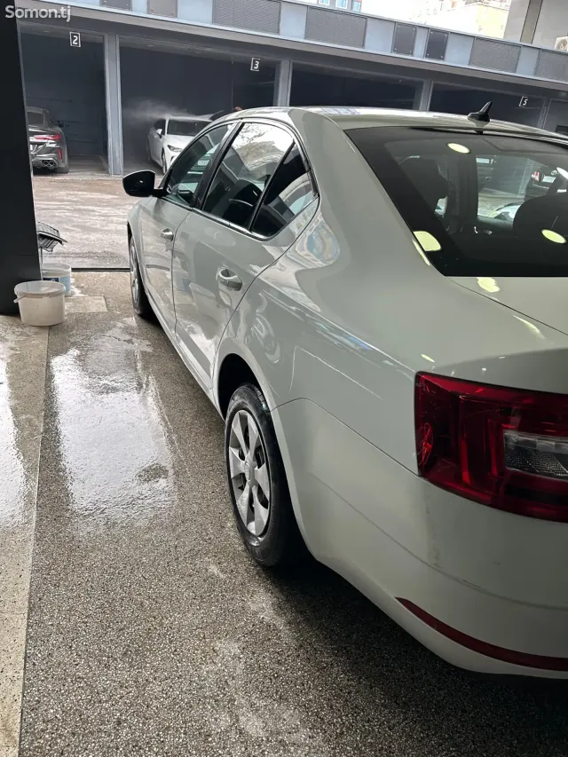 Skoda Octavia 2018 · 1.6 AT
